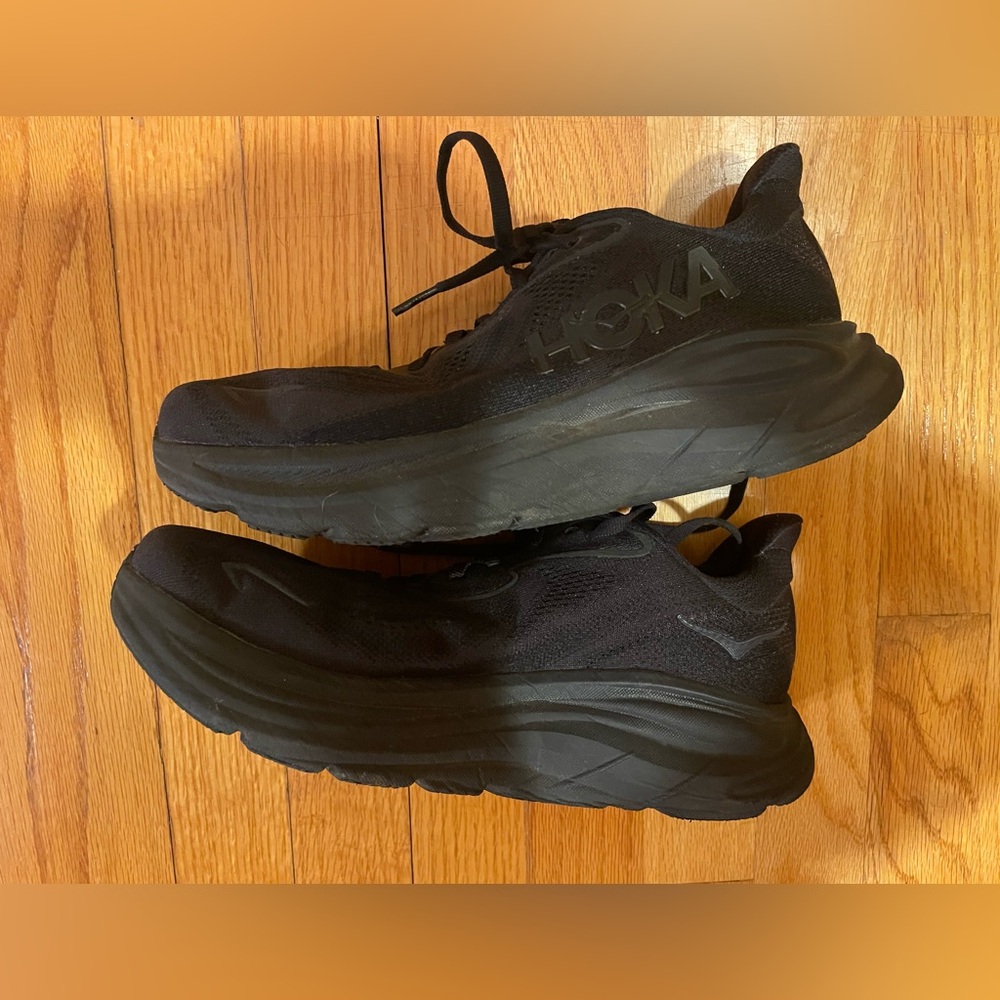 HOKA CLIFTON 10 Women’s 2E Black Sneakers Running 8 1/2 EXTRA WIDE